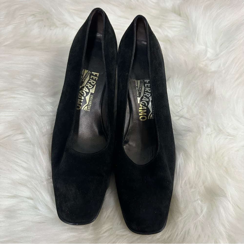 Salvatore Ferragamo black velvet heels Sz 9